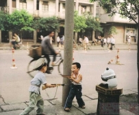 80年代的中国童装，看到这些很感动，但图片里的小伙伴现在估计该有40岁了